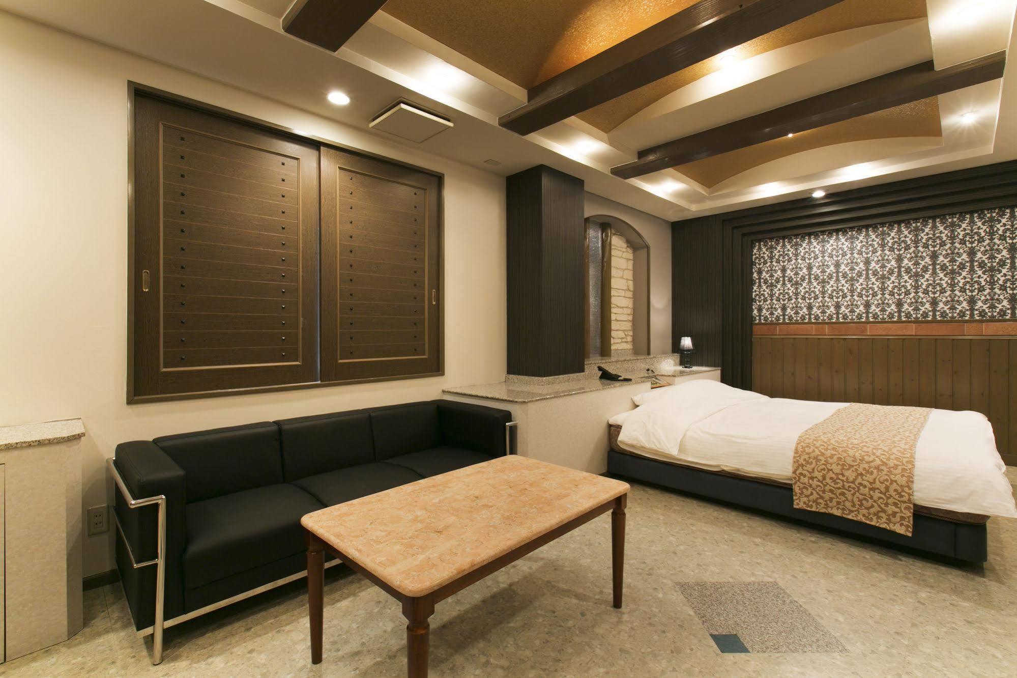 Hotel Atlantis Toyonaka (Adults Only) מראה חיצוני תמונה